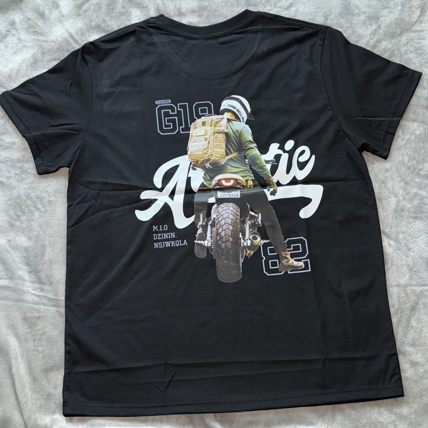 Unisex Graphic T-Shirt – Trendy and Comfortable Street Style